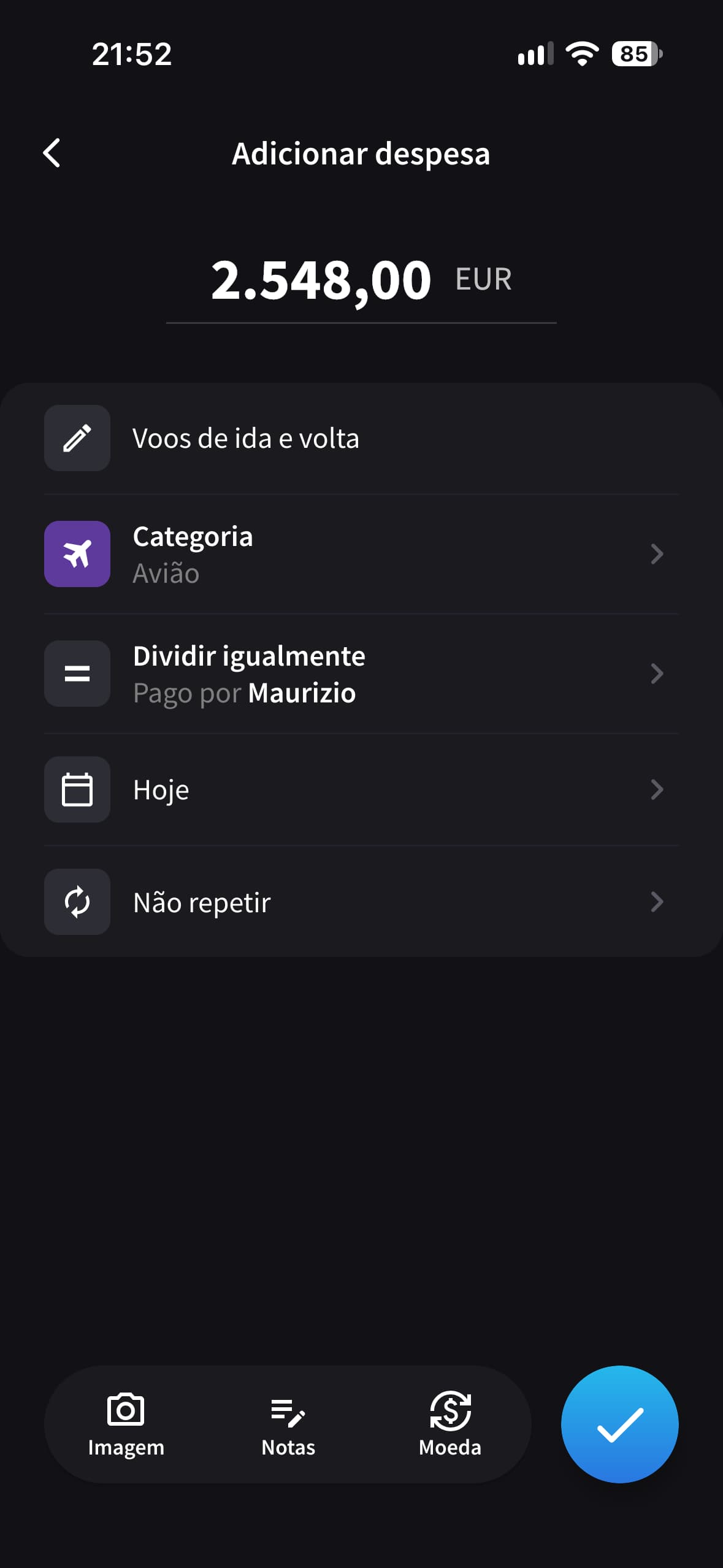 Tela Adicionar despesa do Splital com voos de ida e volta pagos por Maurizio e divididos igualmente.