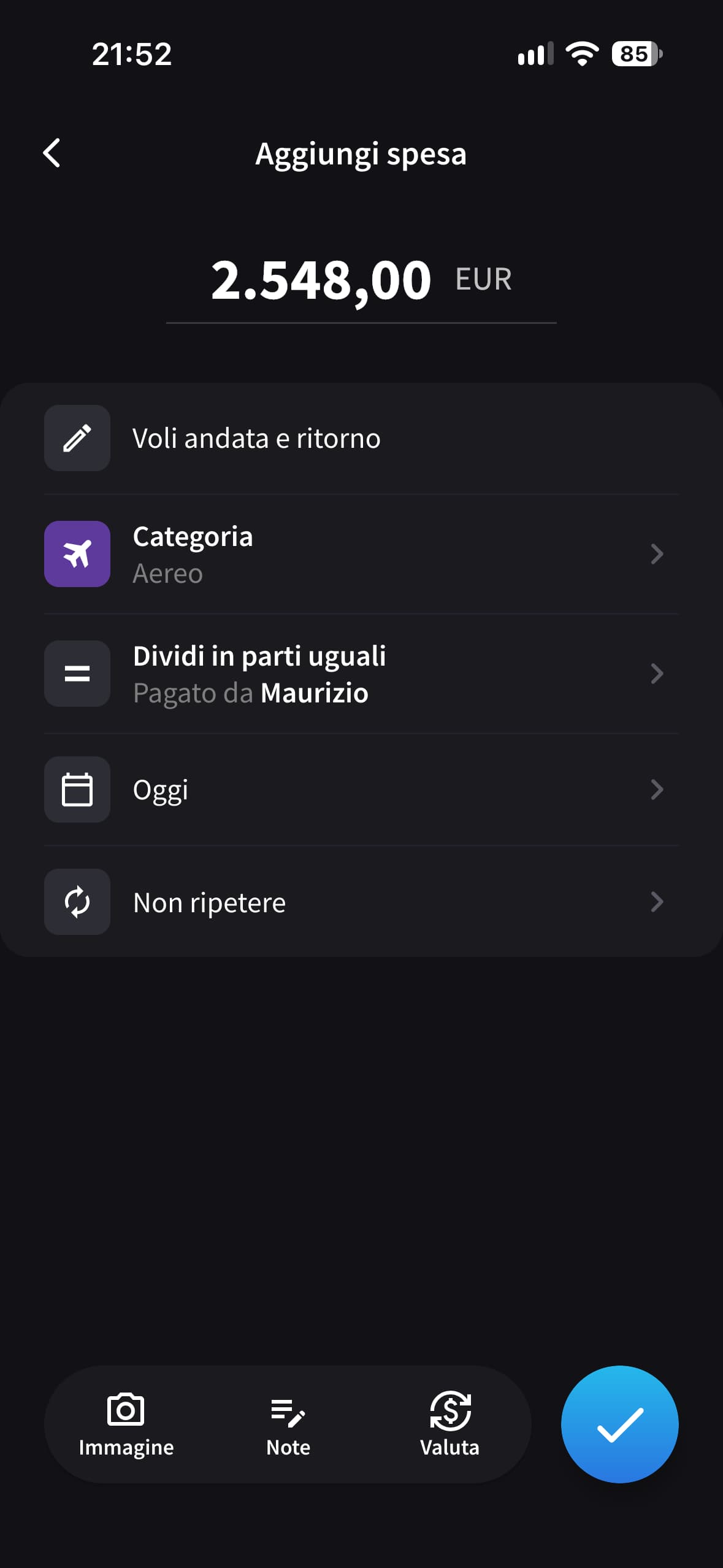 Schermata Aggiungi spesa di Splital con voli di andata e ritorno pagati da Maurizio e divisi in parti uguali.